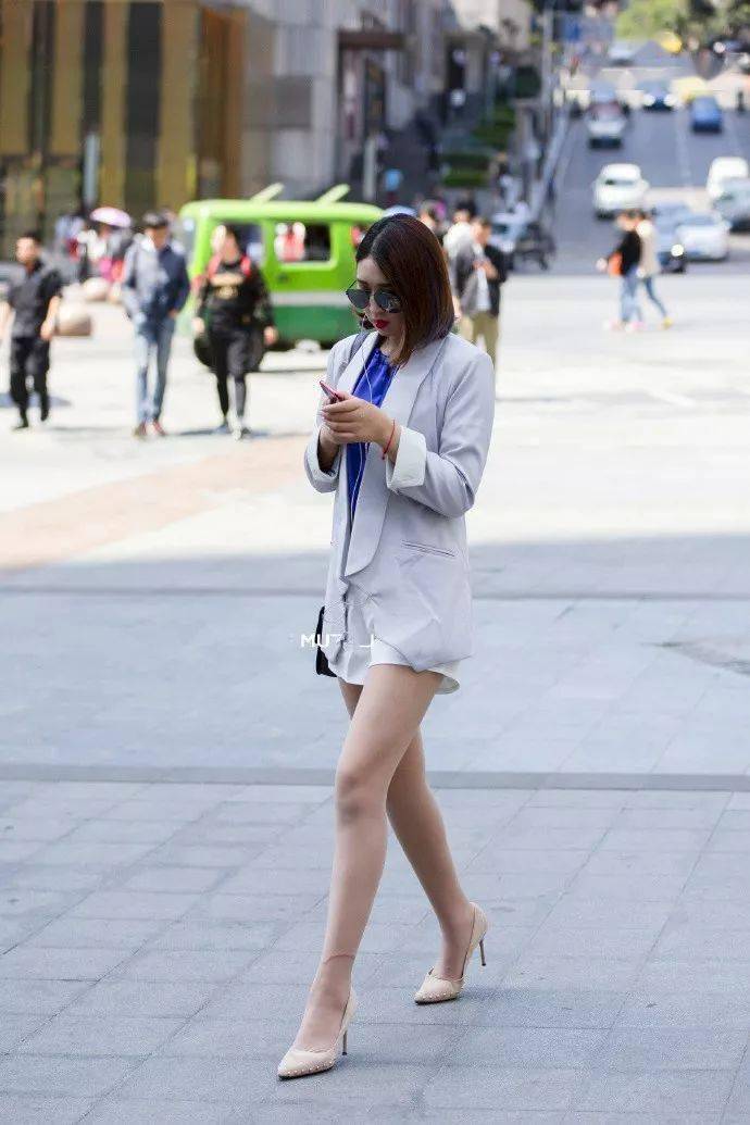 高跟鞋怎么搭配衣服显年轻 442557ed47994754a10516f610af37da.jpeg