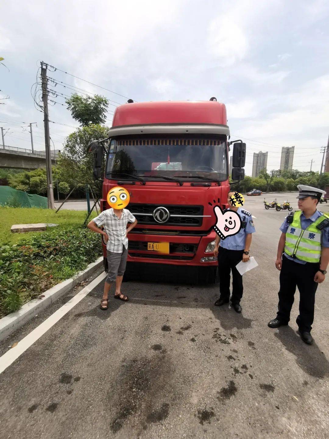 成功查获一辆套牌大货车.