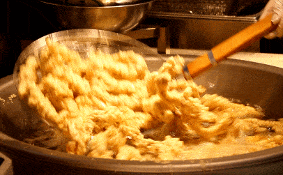 聚集各路网红美食c位,湖滨竟然藏着这样一条小吃街!