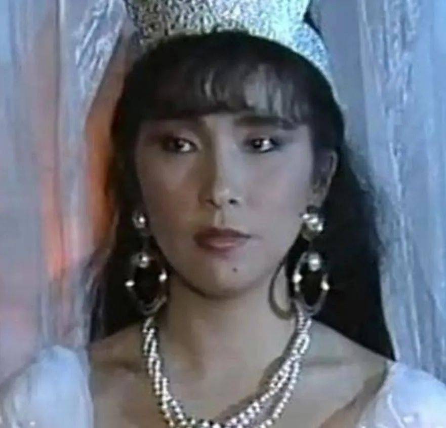 在内地神话剧《封神榜》,陈秀珠在剧中饰演的女娲娘娘仙气十足,美丽动