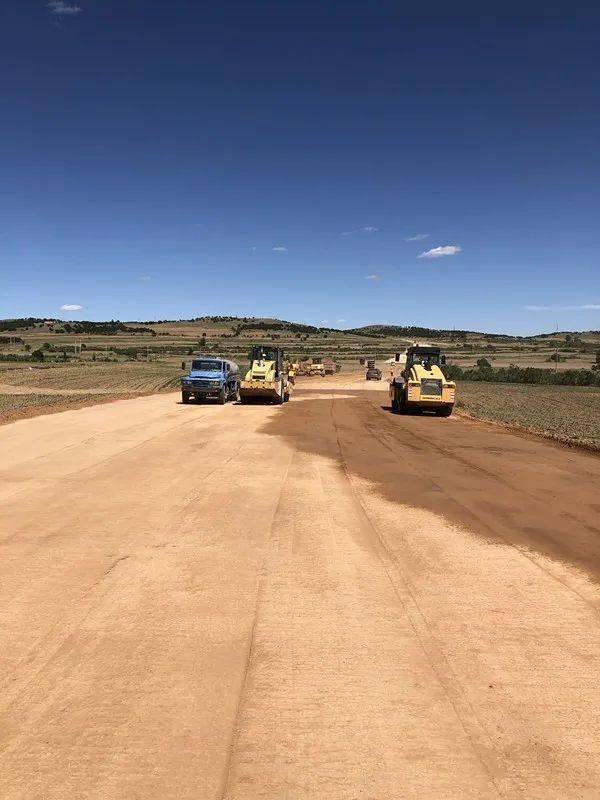 日前,国道505线开原至奈曼公路库伦段公路工程已全面开工,在施工现场