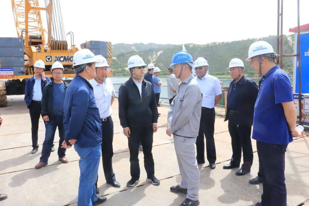 内蒙高路公司总经理马万斌、交通质监局局长王殿臣分别到公司丹锡项目调研指导工作