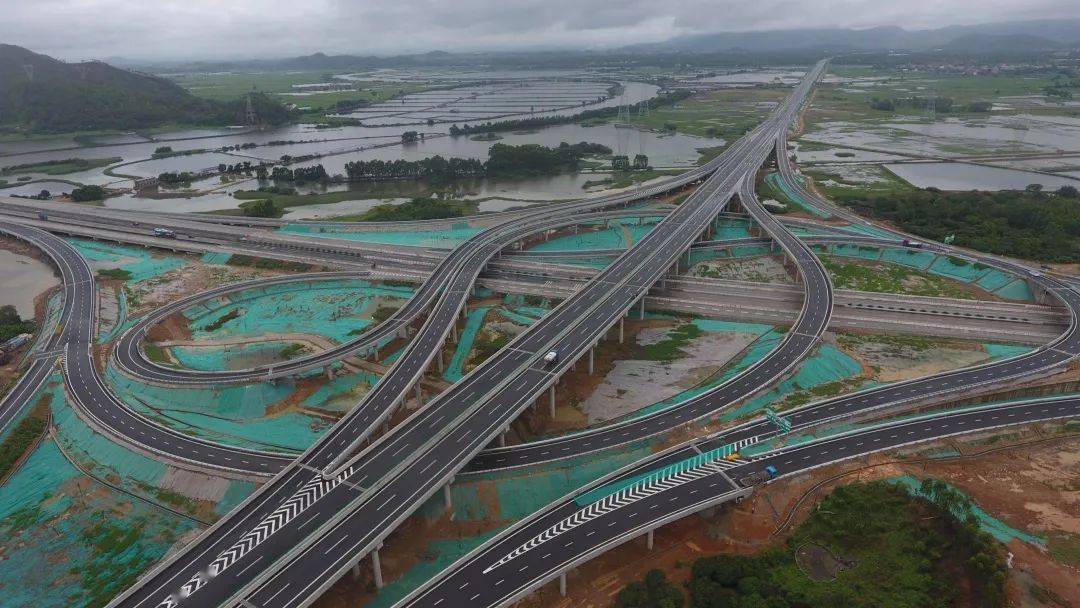 兴汕高速公路建成通车