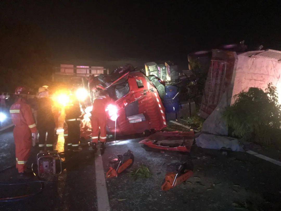 接连两起交通事故,2人均身亡,这些错误你还在犯?_车祸