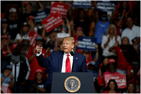 西点军校|戏精附体？为证明自己“没得帕金森”，74岁的特朗普拼了……