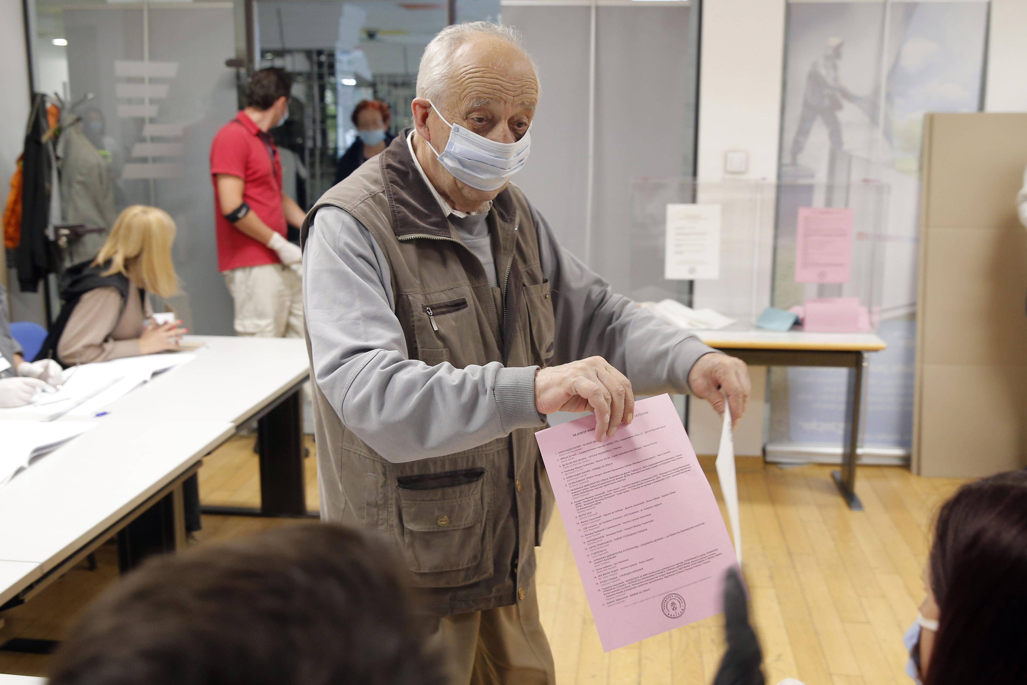 武契奇|塞尔维亚举行议会选举