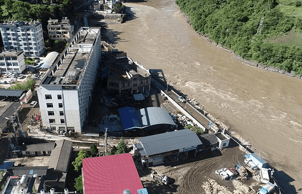 广西|“最温暖的臂膀，最坚固的堤防” 致敬洪水中的最美逆行者