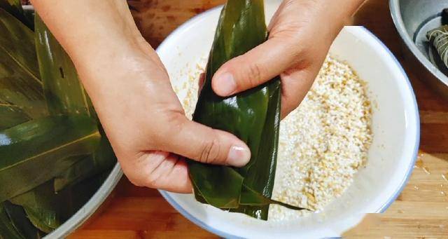 教你最简单的粽子包法,快速不漏米,造型美观香甜软糯送人有面子