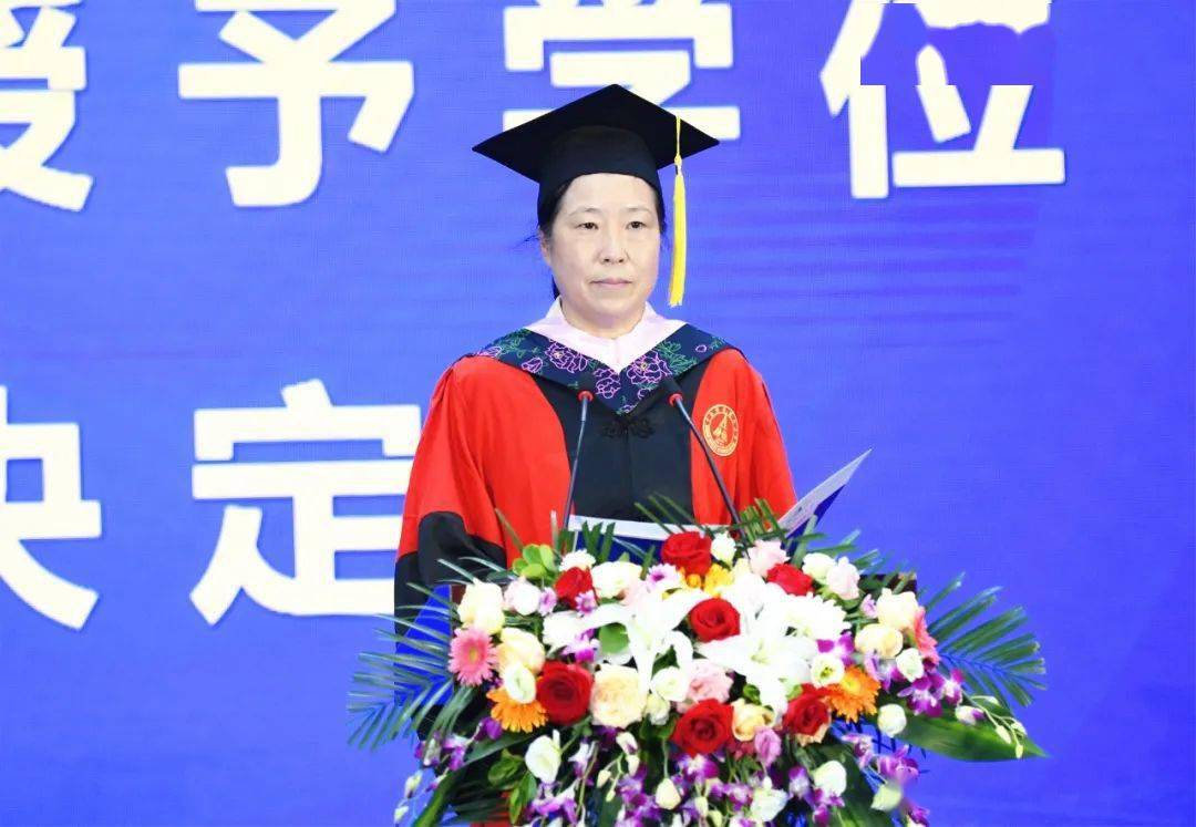 获得硕士学位 4395 位同学获得学士学位 校党委副书记,纪委书记侯振发