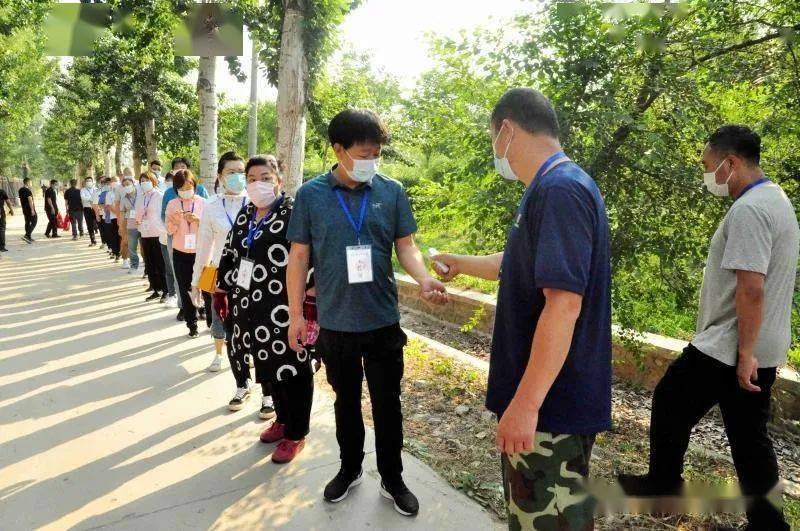 崔村镇大辛峰村 未按规定时间搬离的违建被强制拆除