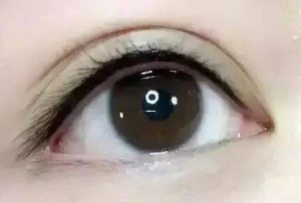 看看美瞳线和纹