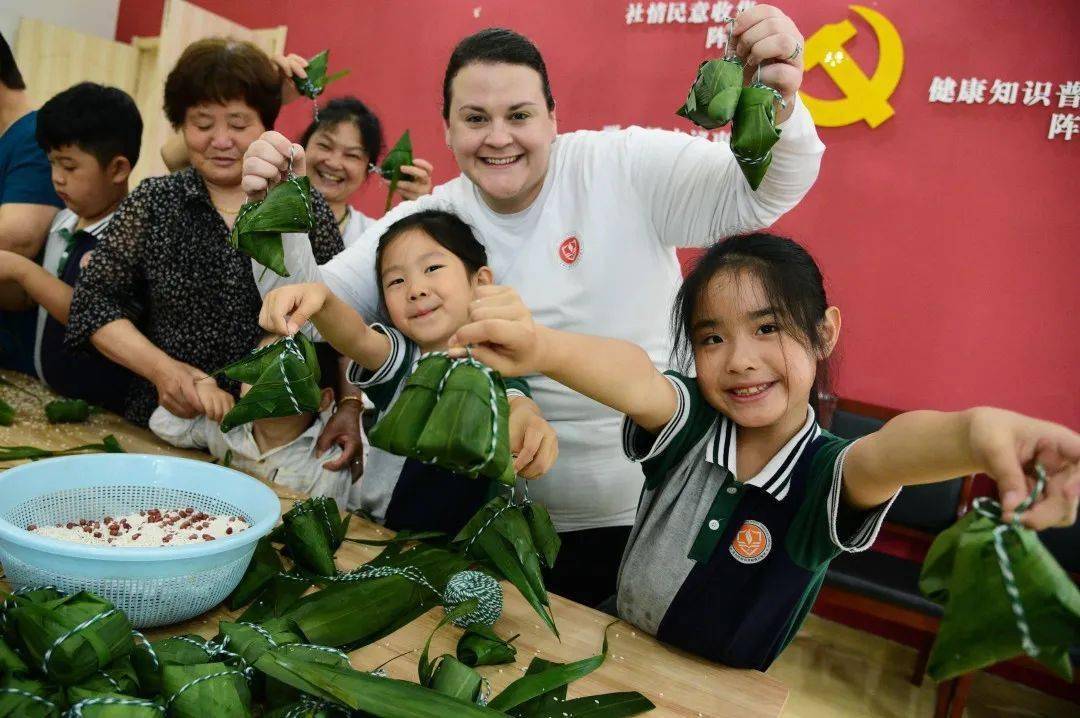 端午安康!包粽子,做香包,送关爱……润州人的端午是这样的