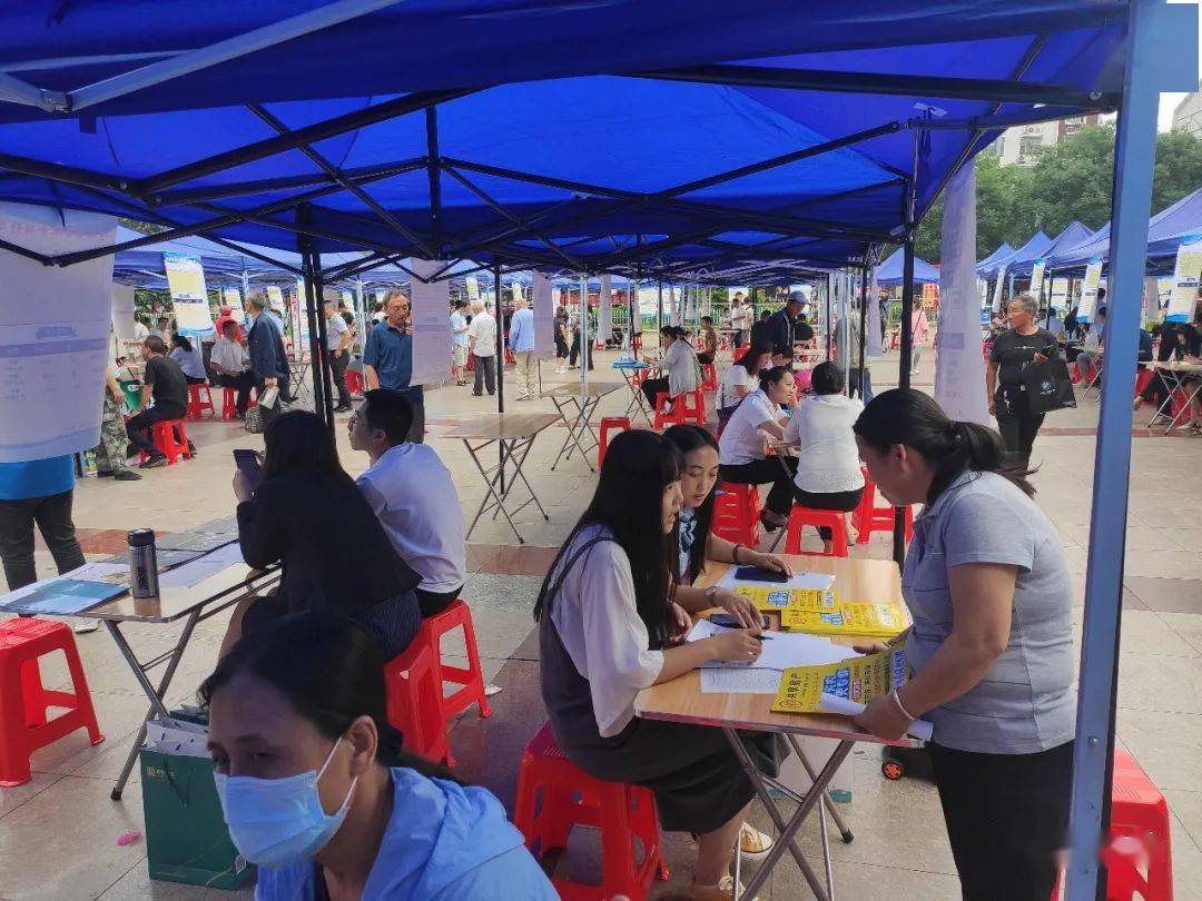 今天,吕梁市举行2020年夏季大型招聘会(现场)