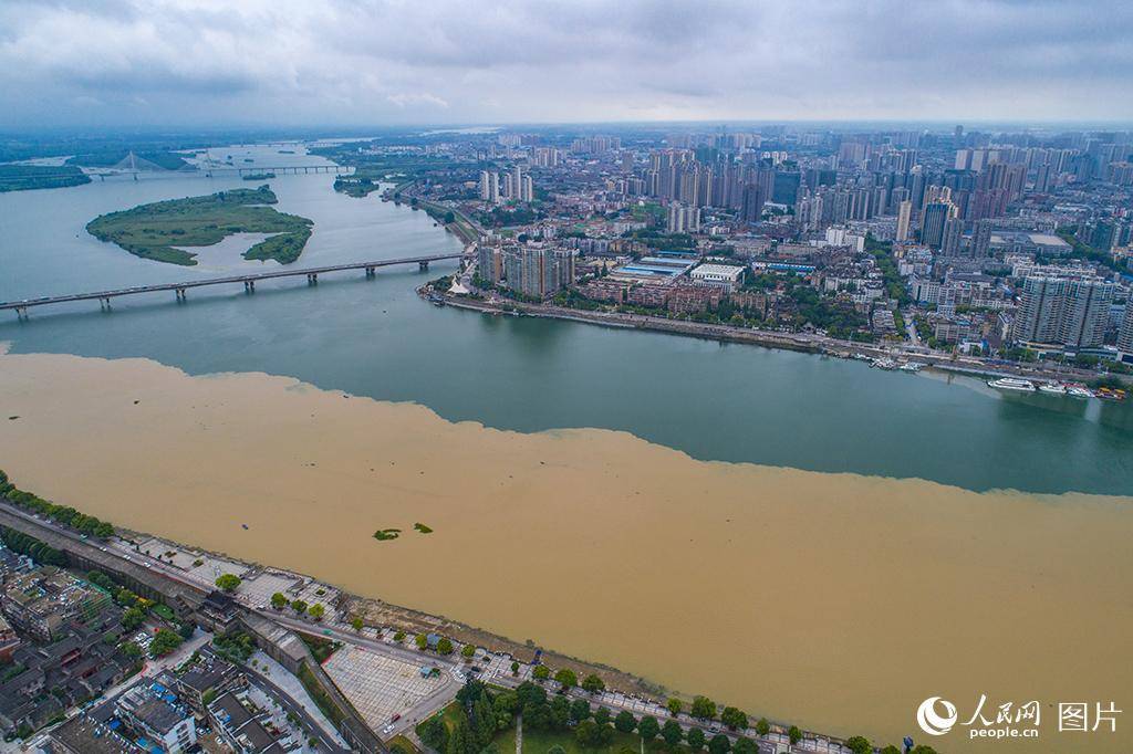 湖北襄阳:航拍汉江景观 雨后泾渭分明