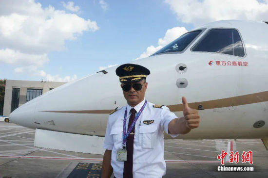 国产ARJ21交付三大航 听老中青三代和“阿娇”的