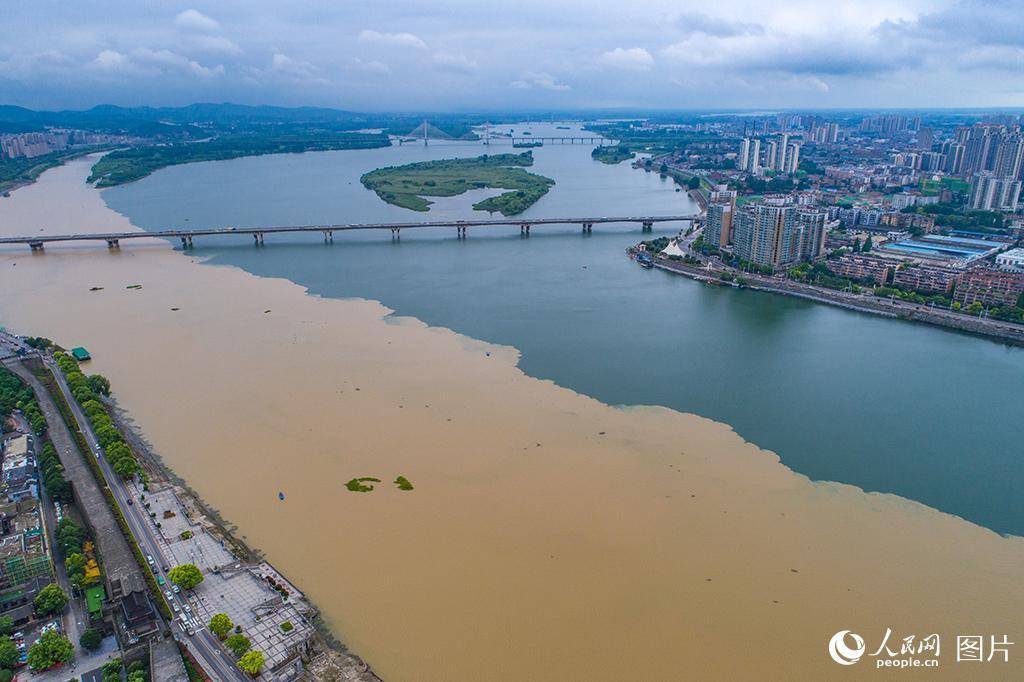 湖北襄阳:航拍汉江景观 雨后泾渭分明