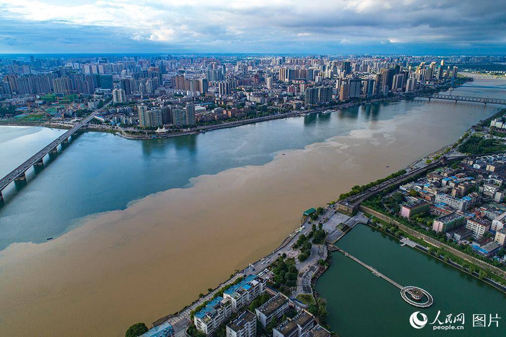 湖北襄阳:航拍汉江景观 雨后泾渭分明