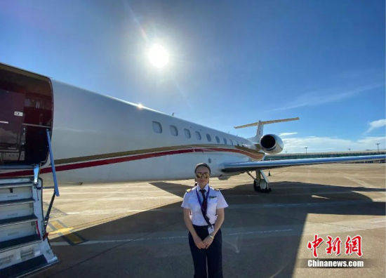 国产ARJ21交付三大航 听老中青三代和“阿娇”的