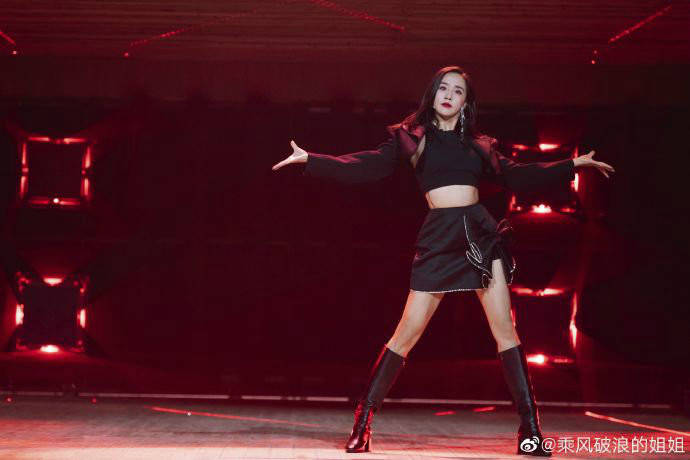 峡谷|王智姐姐乘风破浪，化身盘子女人坊镜头下的峡谷美人，让古装写真打破次元壁