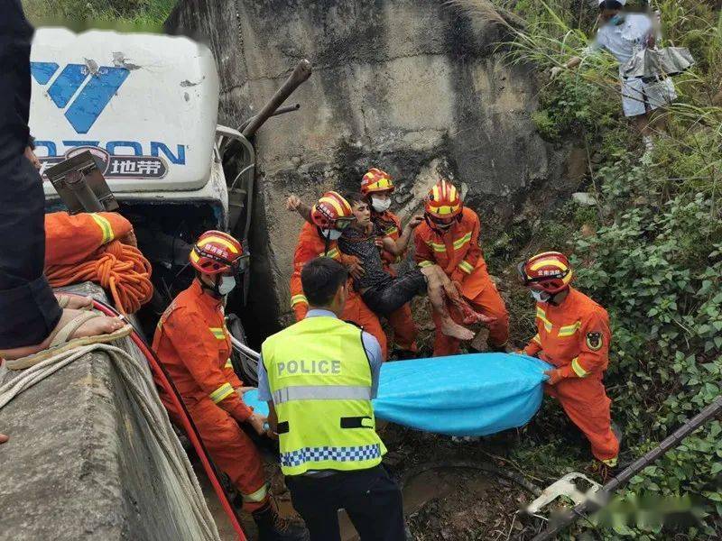 【临沧永德】紧急救援车祸被困人员