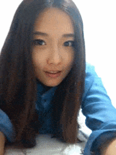 搞笑Gif:妹子你的骨骼太软了吧