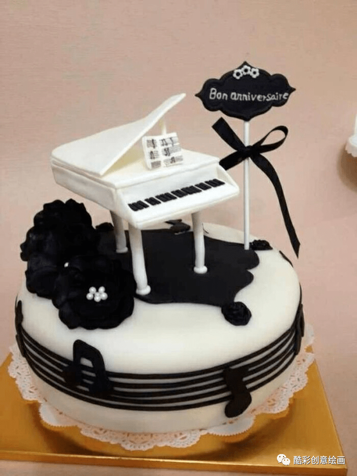 订这蛋糕的肯定是位音乐人,不过这钢琴也太逼真令人.