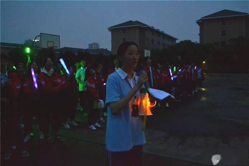 高三|永远难忘…海宁3所学校晚上出现震撼一幕…