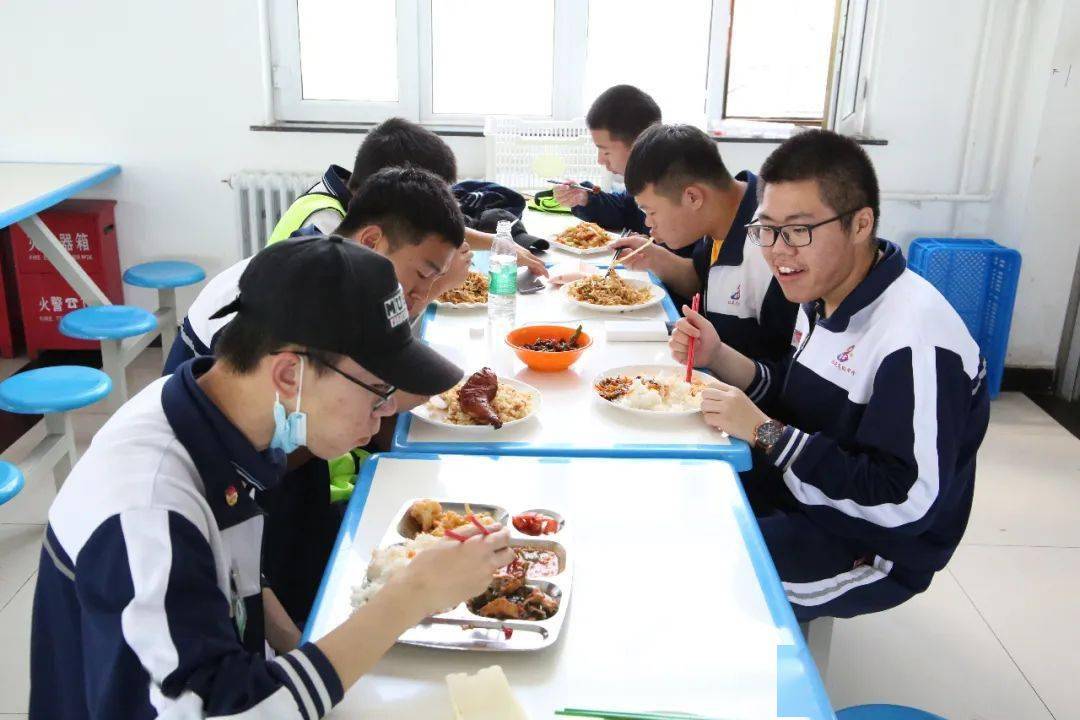 北屯高级中学食堂为高考生提供精美营养餐(高考倒计时微倡议来啦~快戳