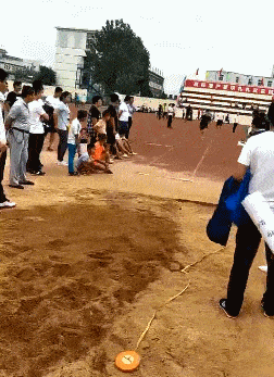 搞笑gif:若有人问你,你们咋回答?
