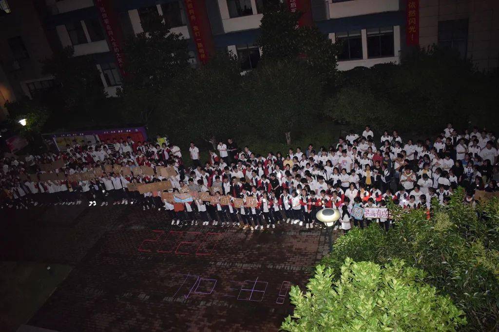 高三|永远难忘…海宁3所学校晚上出现震撼一幕…