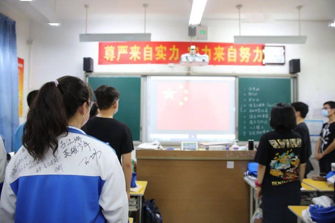 惠芬|毕业季：愿你脸上常带笑容、眼里常含自信
