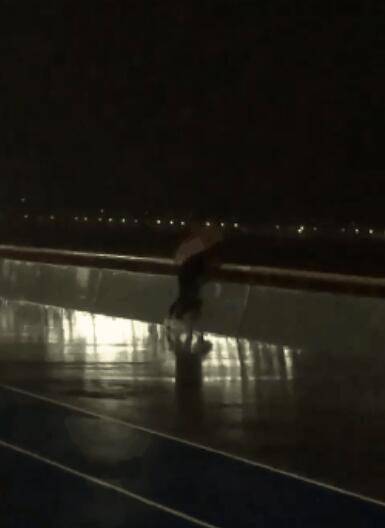 姑娘|暴雨之夜，出租车司机一路尾随女乘客！结局意想不到…