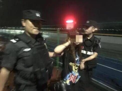 姑娘|暴雨之夜，出租车司机一路尾随女乘客！结局意想不到…