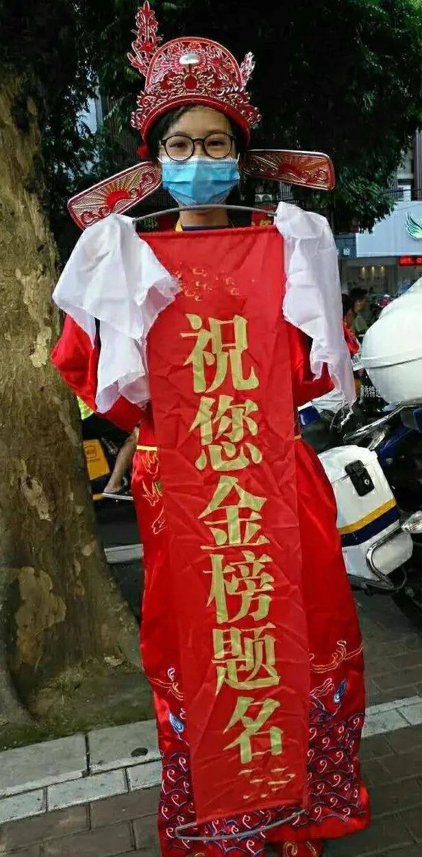 高考|多图直击桂林高考现场!这一幕幕让人动容…