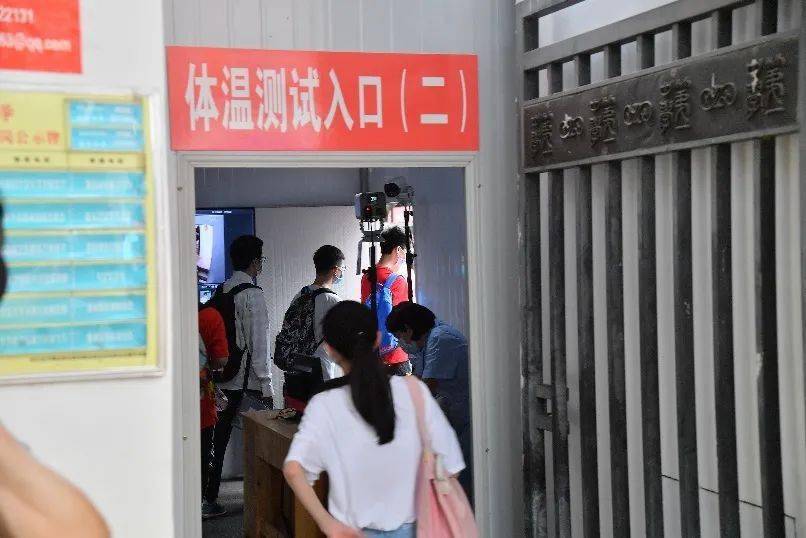 湖南40万高考生奔赴考场,现场奥利给(组图)