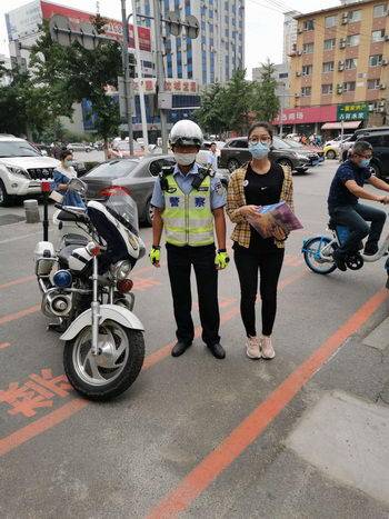 高考首日 沈阳公安交警多措并举全力为高考考生护航