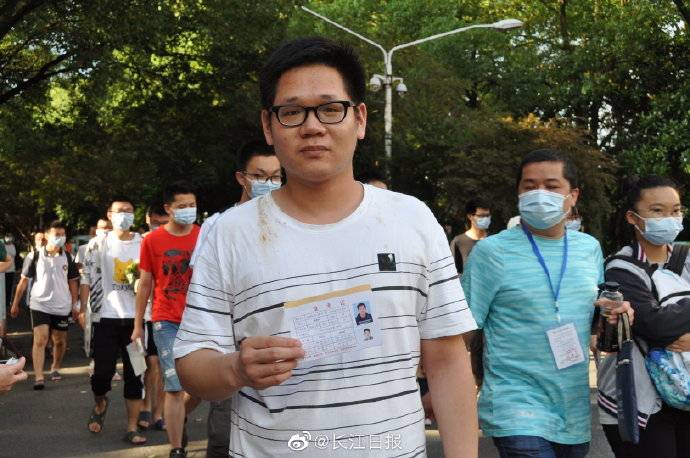 武汉|硕士毕业4年为传承非遗再高考：今年武汉“战疫”更坚定了自己的选择