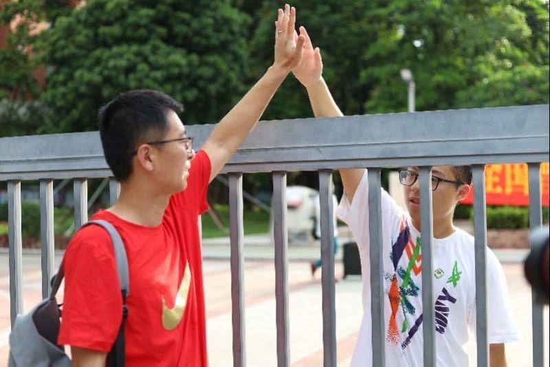 考题|今年高考英语考题：没有李华 ，要写自己感谢的人