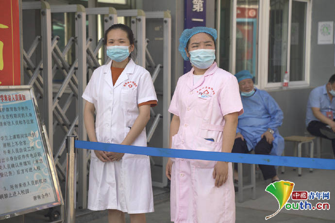 考生|高考暖镜头：他们为考生护航 让考生安心赴考