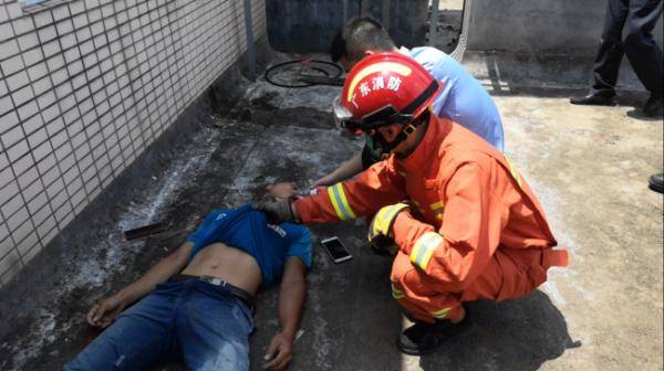 救援|险！男子高温天欲跳楼轻生 一不小心热晕在楼顶