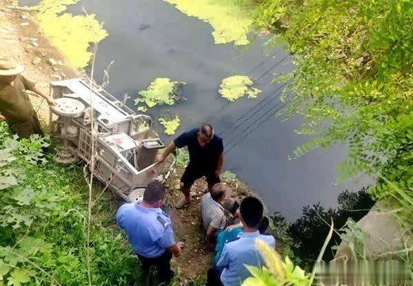 三轮车|开封杞县：民警救助被困老人，真情温暖民心