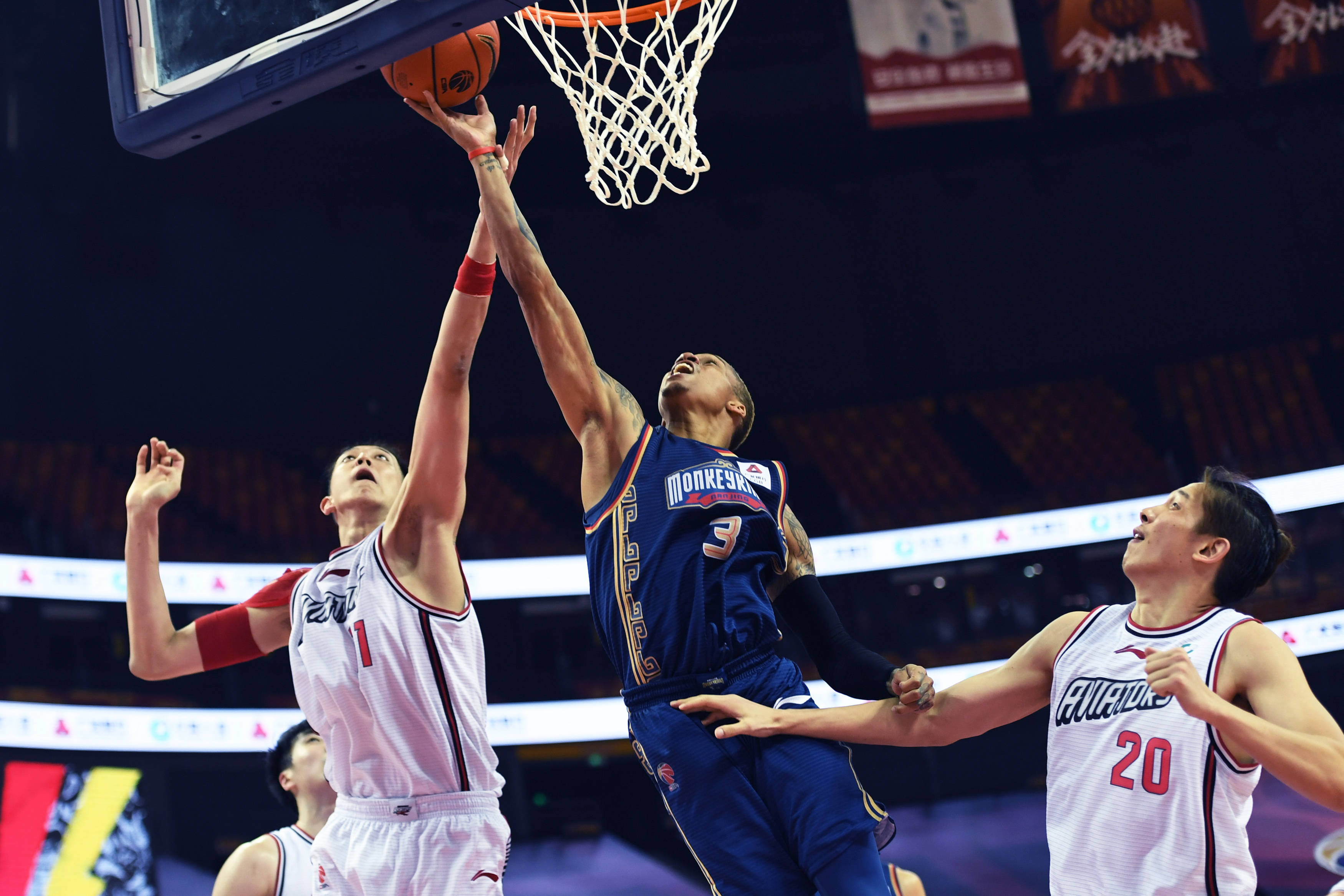 球员|篮球——CBA复赛第二阶段：深圳马可波罗胜南京同曦宙光