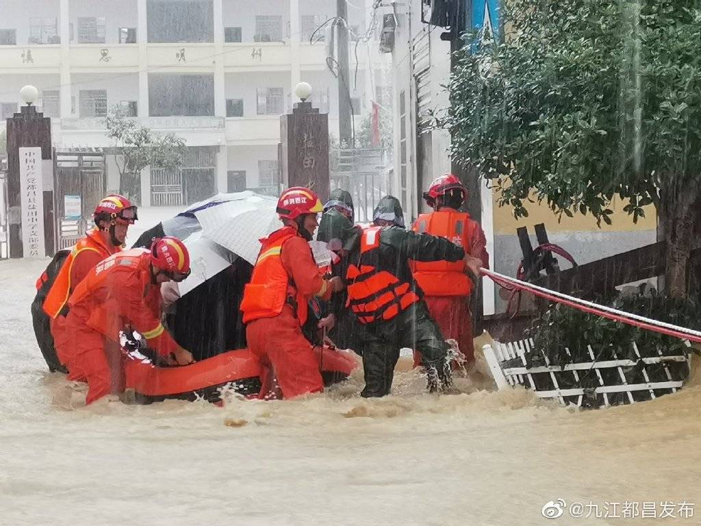 江西|江西都昌暴雨引发山洪：千余人被困，多部门紧急救援