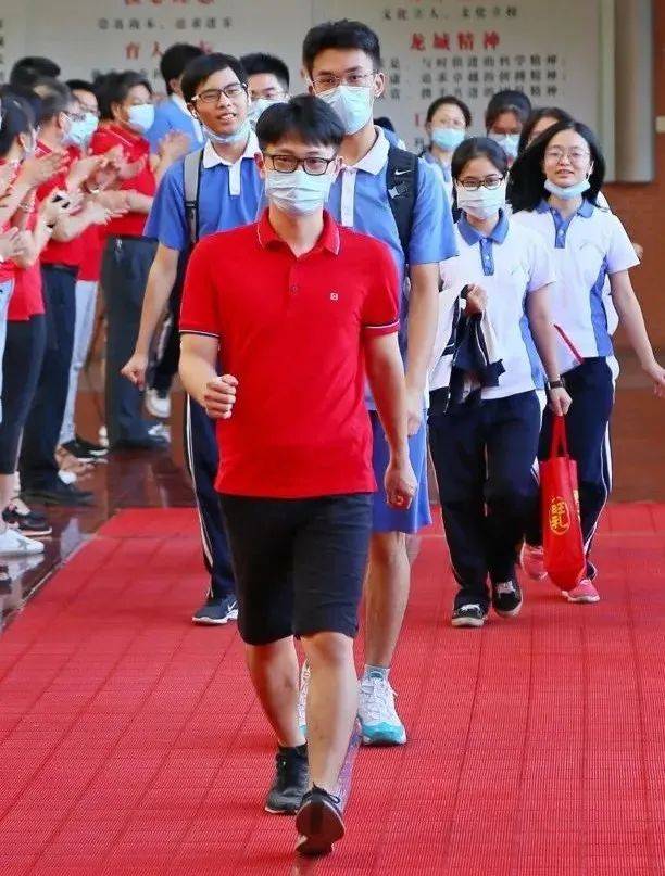 记忆面包|90后男老师通宵自制的“记忆面包”火了！细节超感人→