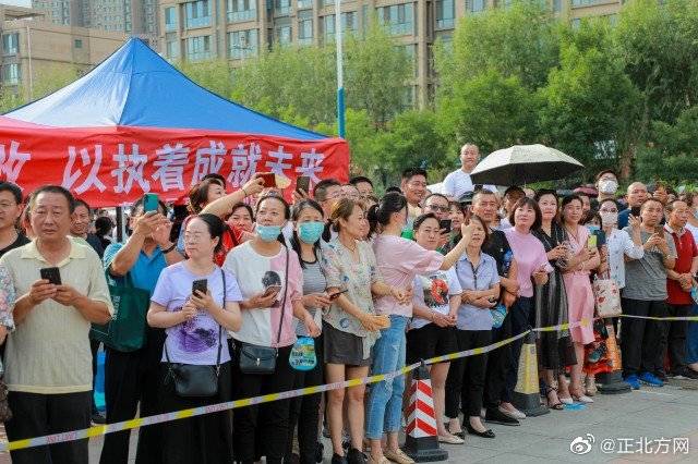 考场|走出考场的轻松一刻