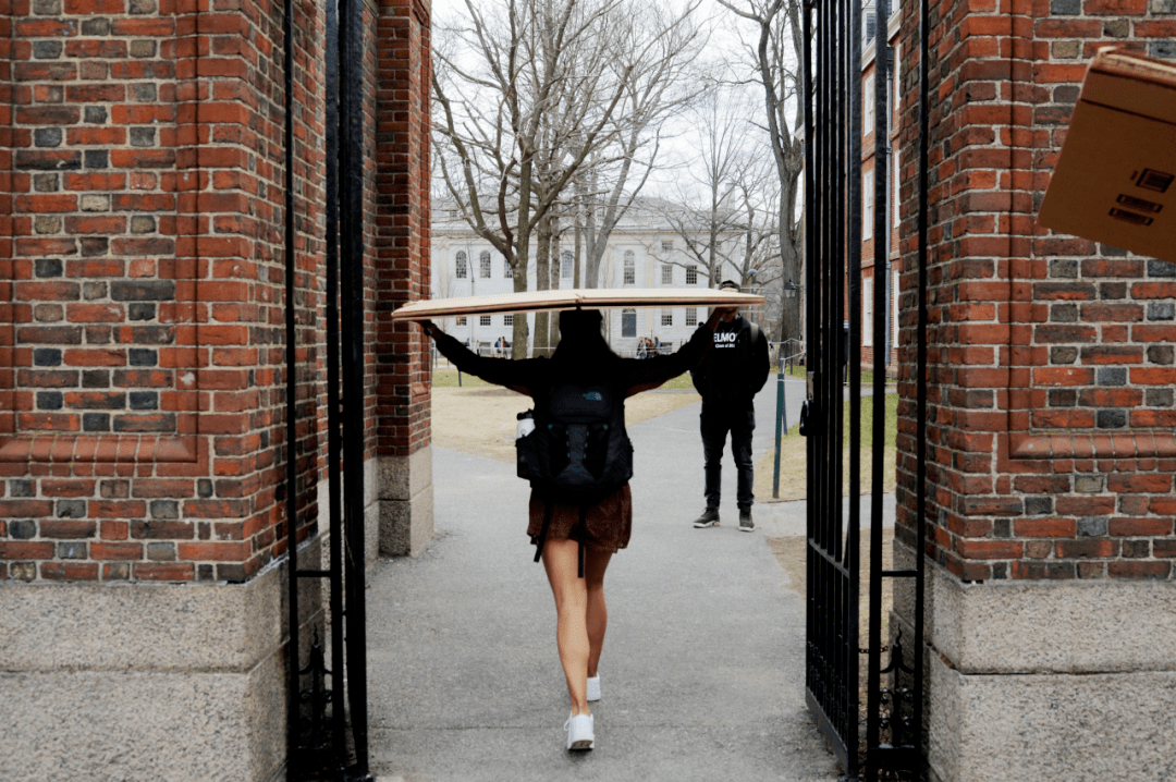 留学生|只上网课的在美留学生将被遣返？美国推今秋留学新规！37万中国留学生何去何从？