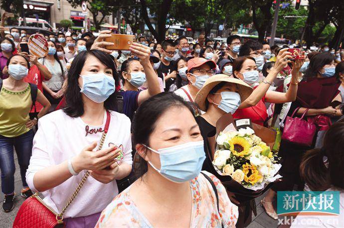 李华|高考英语作文写最尊敬的人 “李华不写信了”冲上热搜