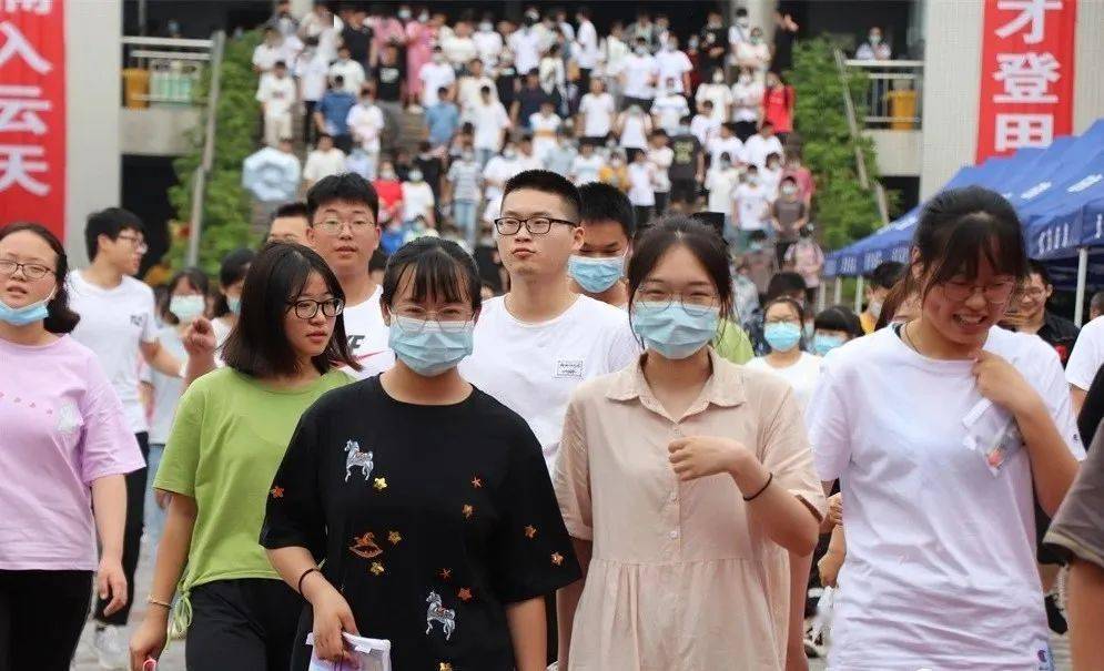 南充:西充县"保好安全驾""护好应急航"助力3832名学生平安温馨高考