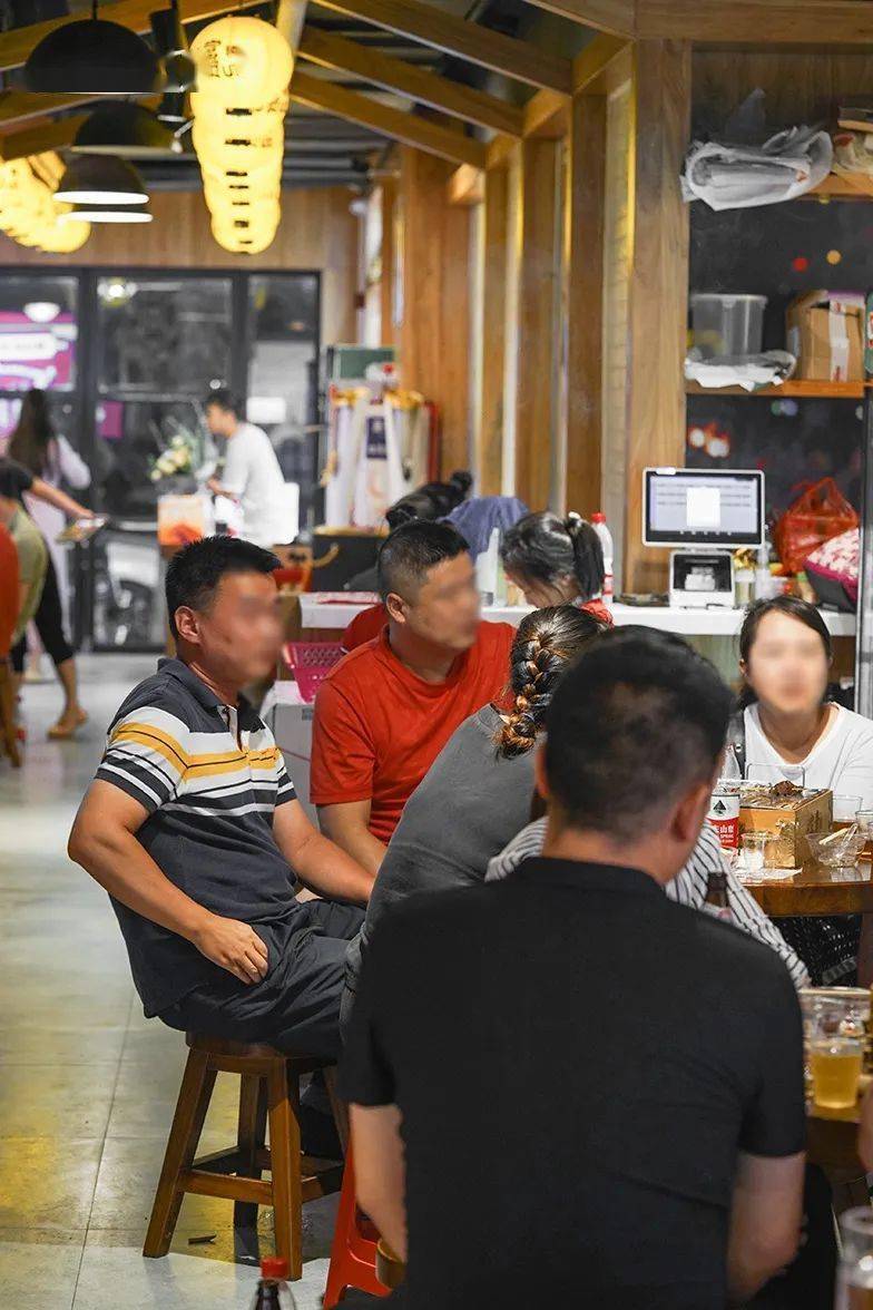 施家园|来吃的都是『富贵』人家！施家园的国潮烤肉店