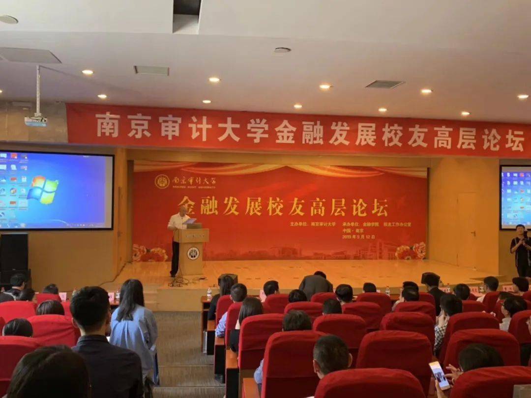 讲座,2019秋学期分别邀请到了中国人民大学经济学专业博士胡熠老师